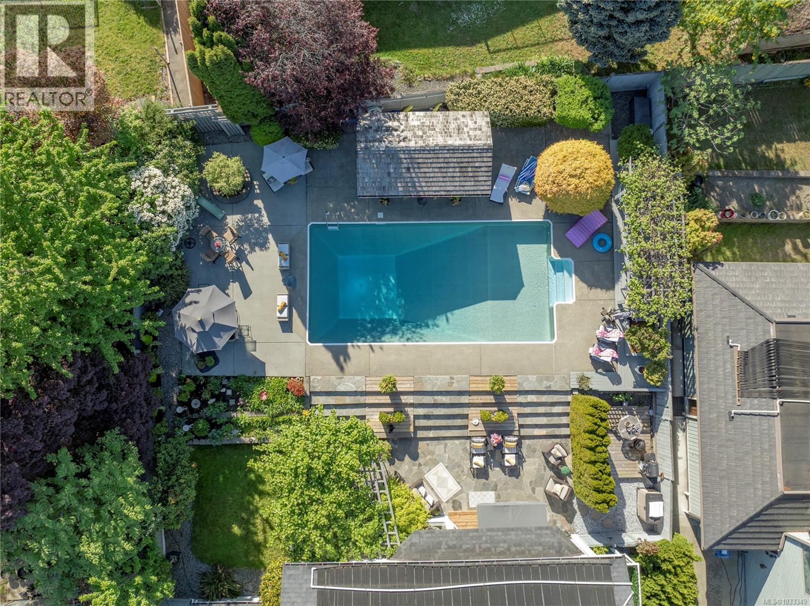 221 Blairgowrie Pl - 1