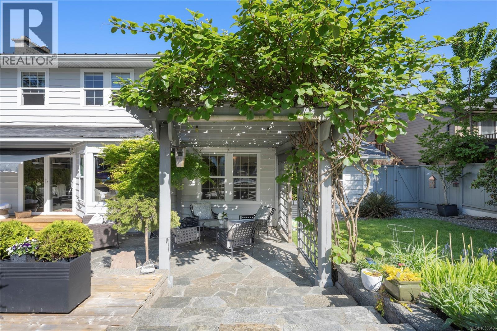 221 Blairgowrie Pl - 44
