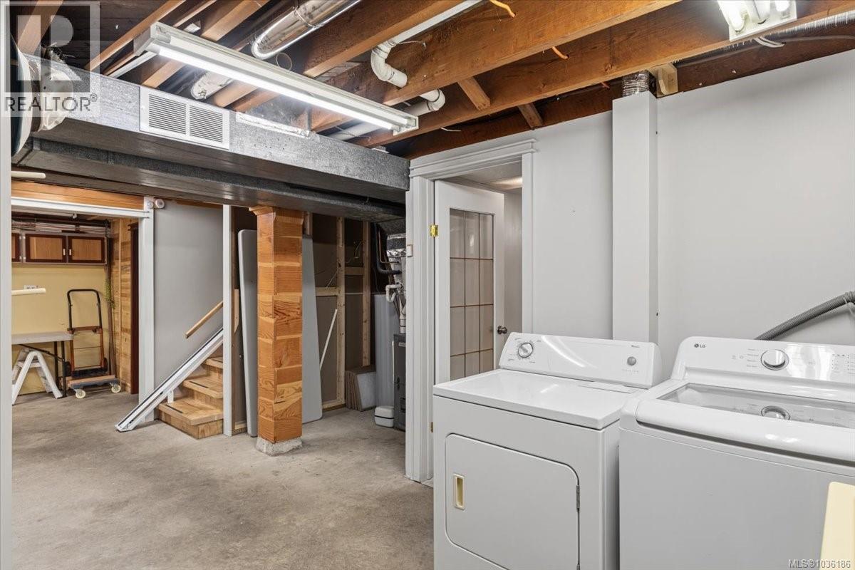 1370 Graham Cres - 28