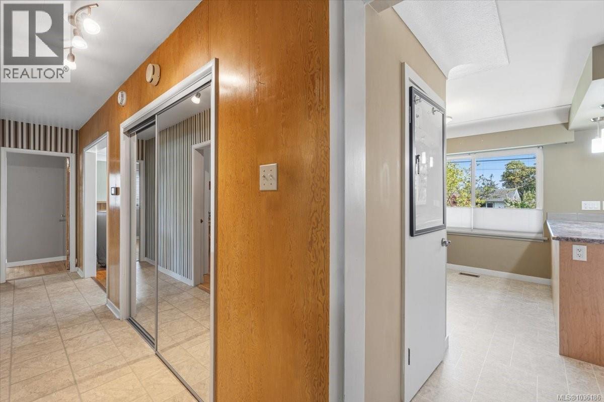 1370 Graham Cres - 14