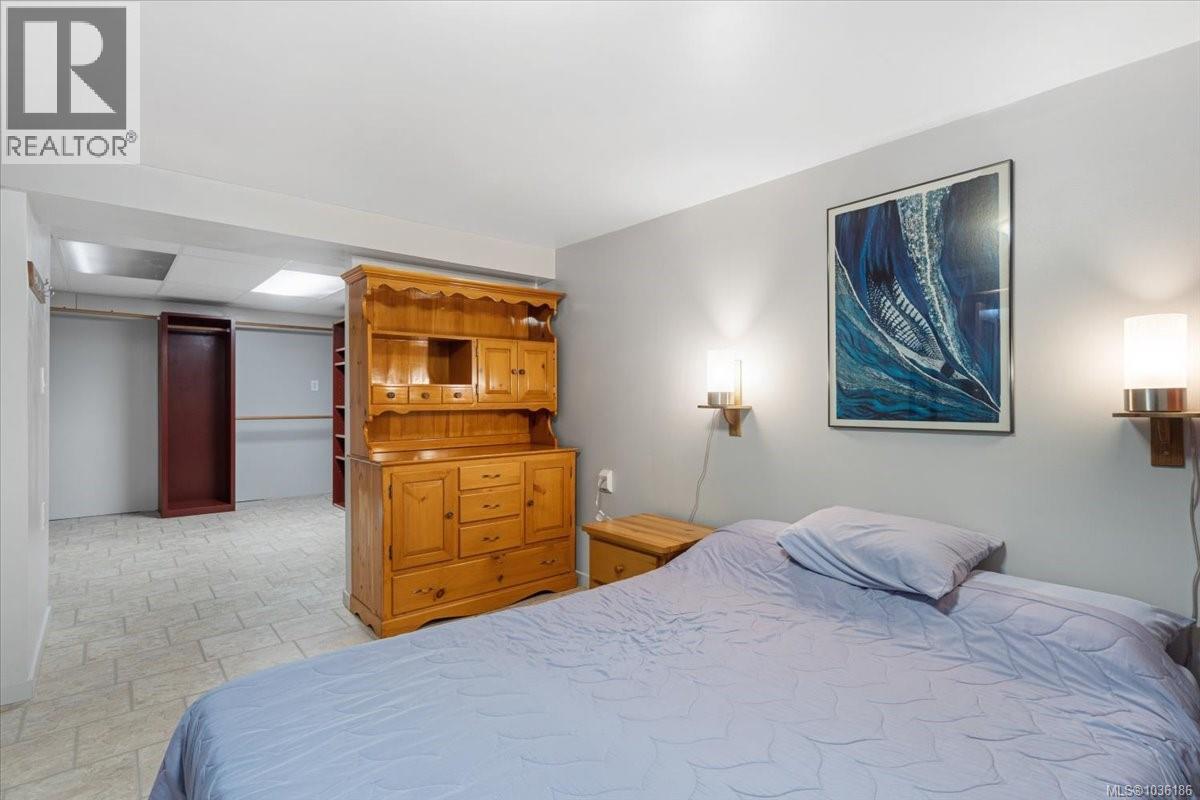 1370 Graham Cres - 25