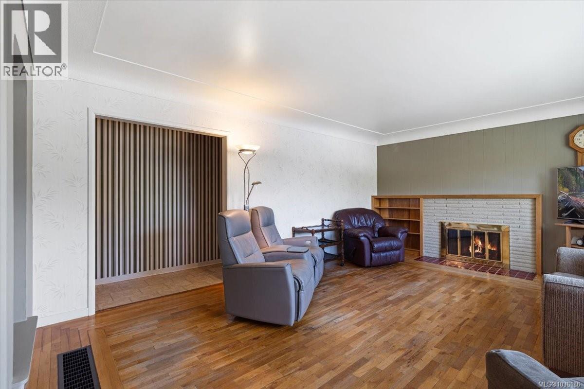 1370 Graham Cres - 10