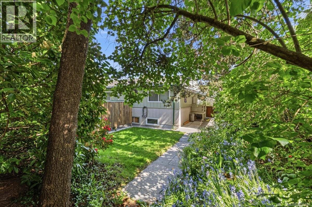 1370 Graham Cres - 44