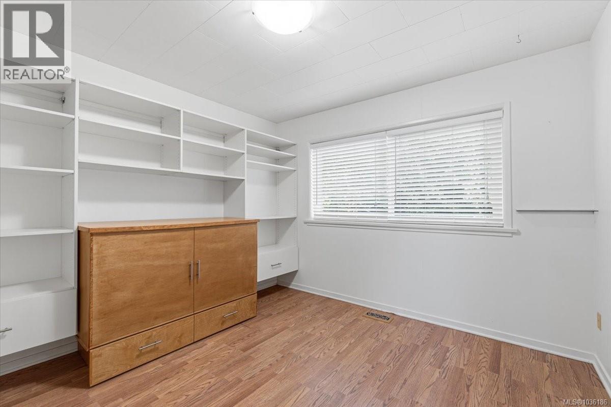 1370 Graham Cres - 5