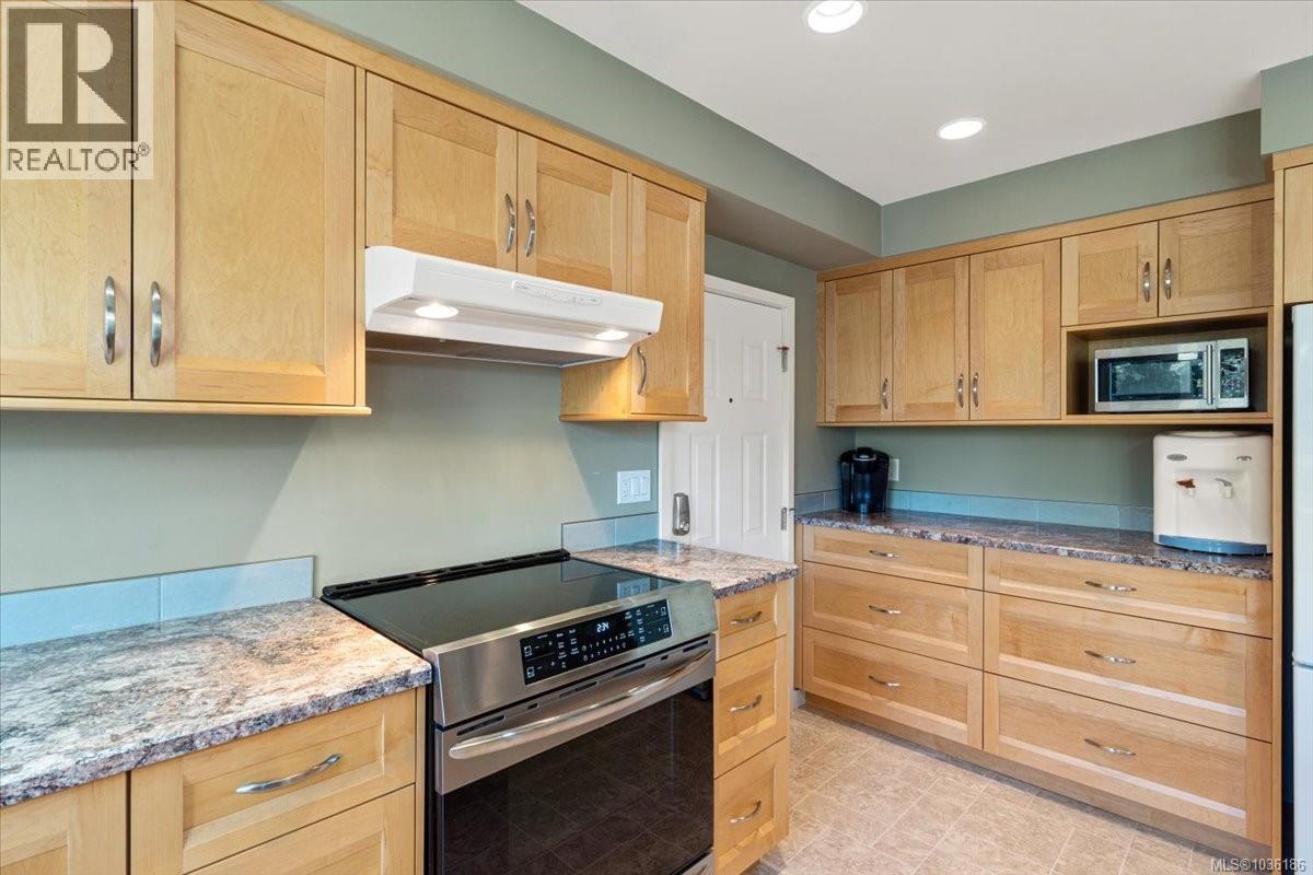 1370 Graham Cres - 12