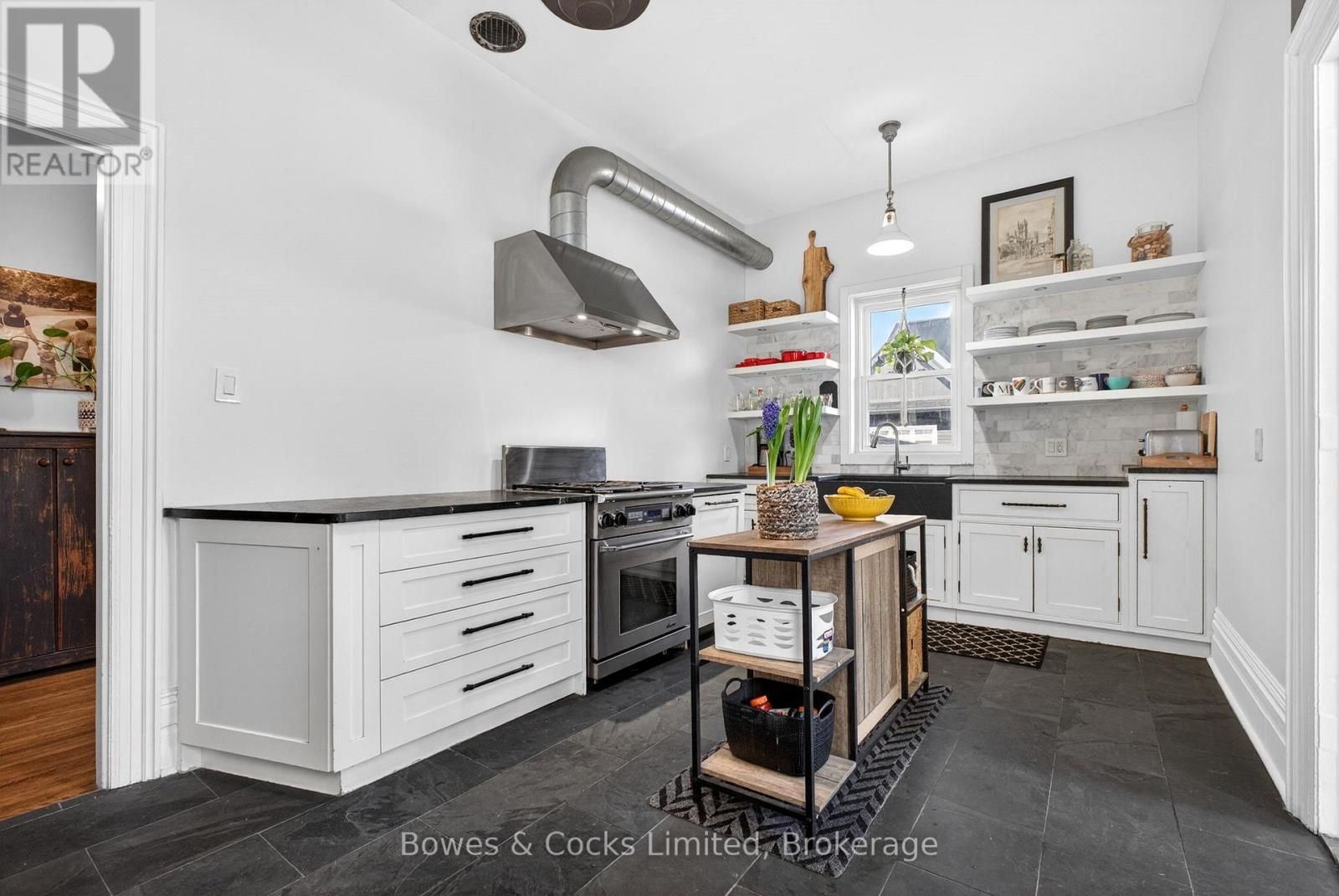 82 QUEEN STREET - 17