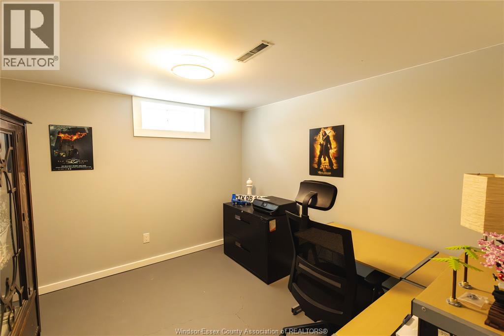 1649 ST. GABRIEL, Windsor, Ontario, N9E1P1 — Photo 11