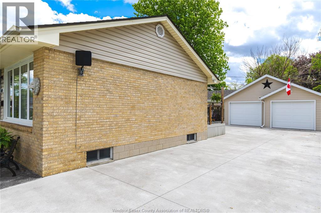 1649 ST. GABRIEL, Windsor, Ontario, N9E1P1 — Photo 2