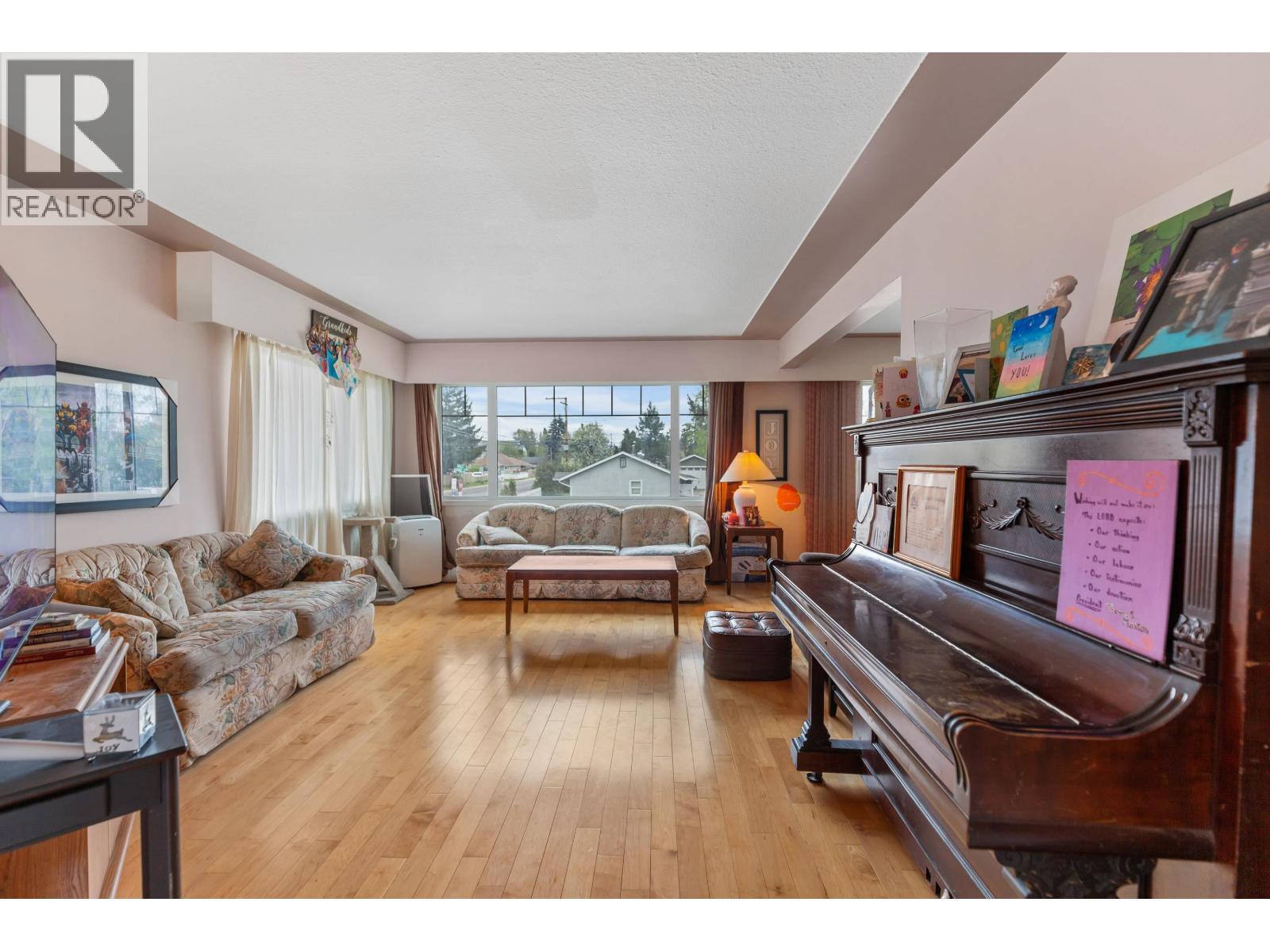 Photo 9 of 27 — 1027 CARNEY STREET · Prince George, BC