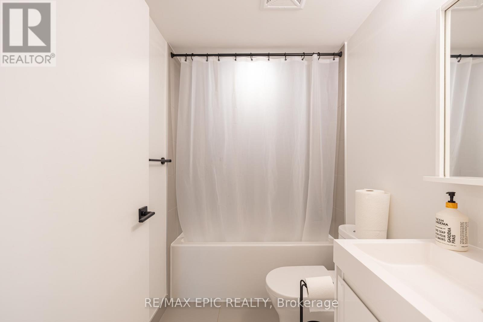 #302 2 AUGUSTA AVENUE - 8