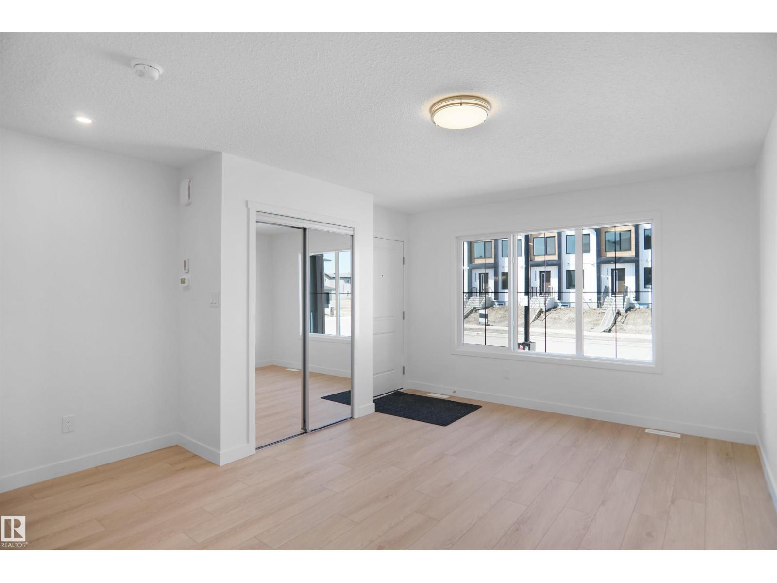 19445 22 AV NW - 7