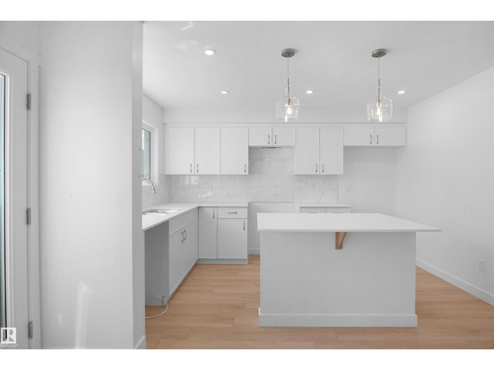 19445 22 AV NW - 12