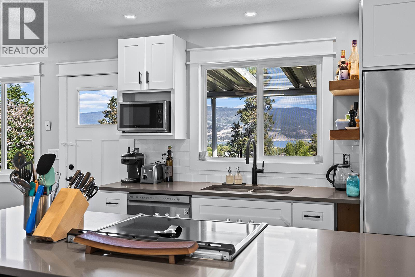 10694 Bonnie Drive, Lake Country