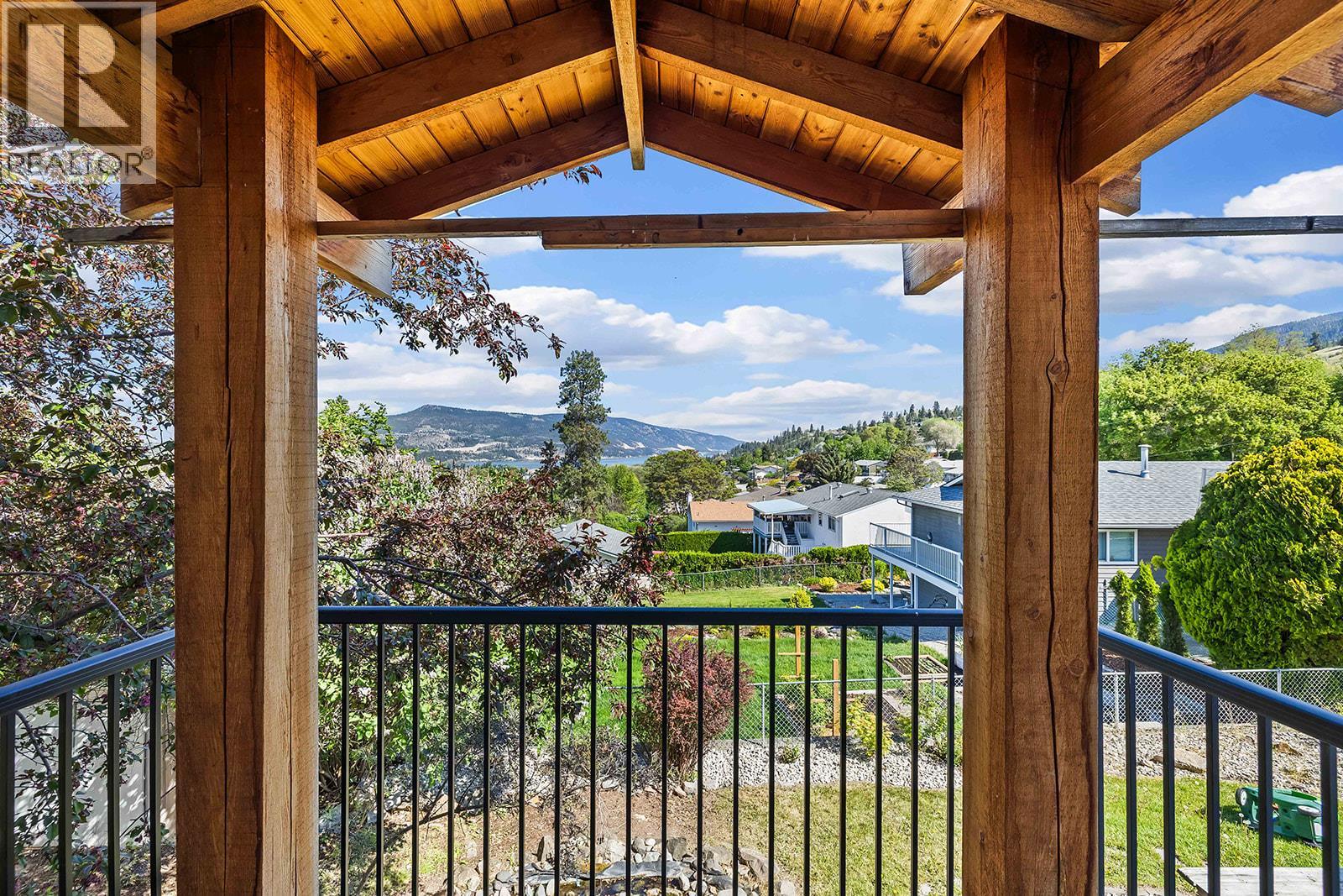 10694 Bonnie Drive, Lake Country