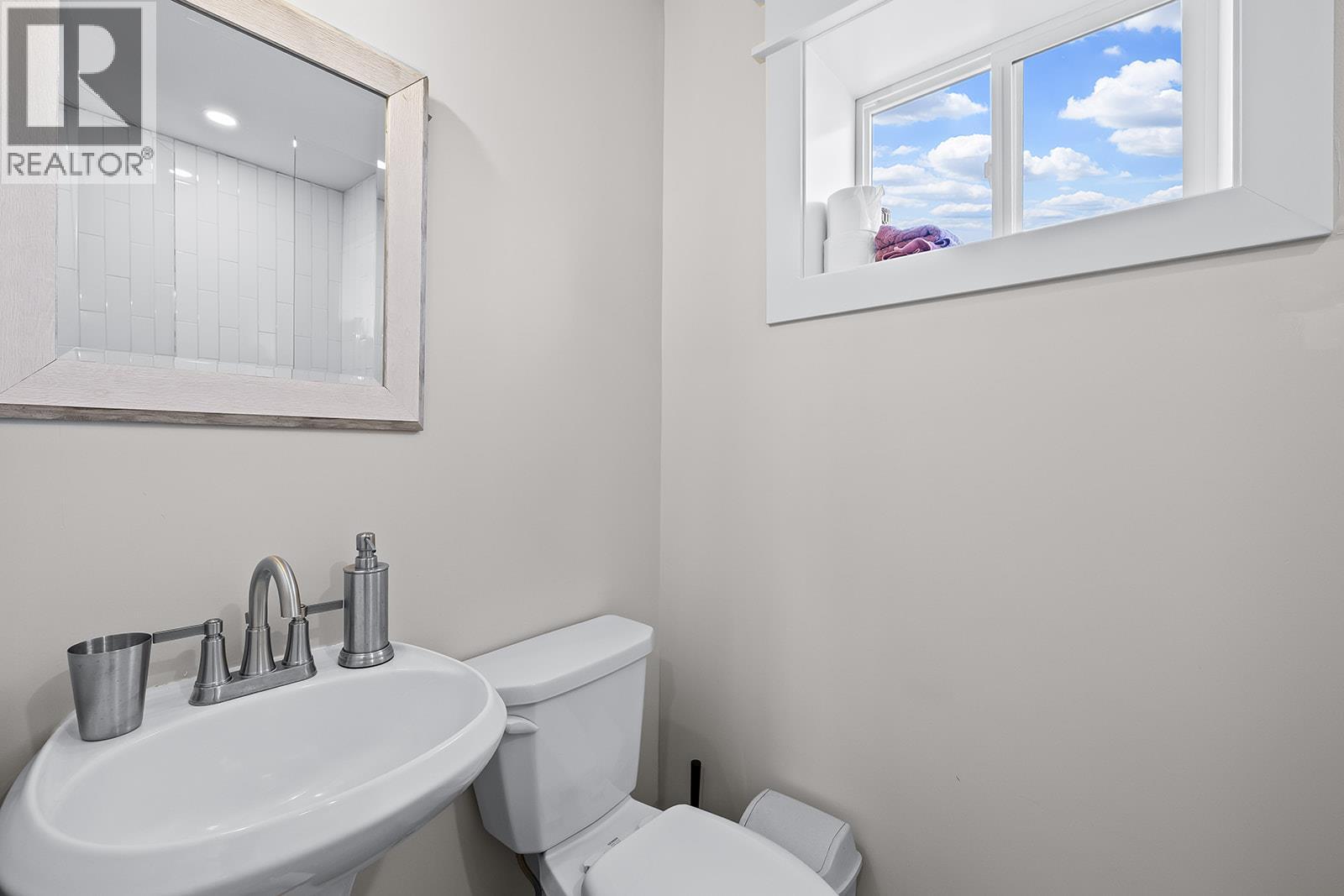 10694 Bonnie Drive, Lake Country