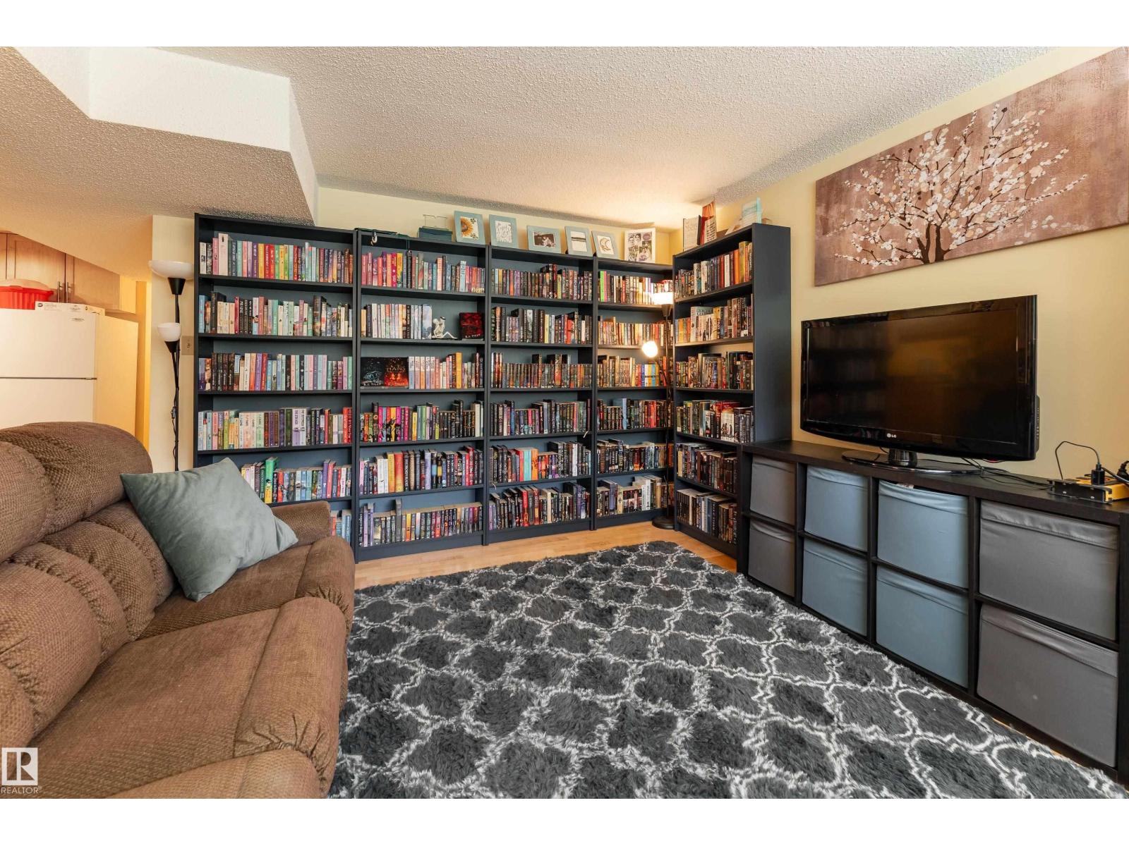 10956 81 AV NW - 37