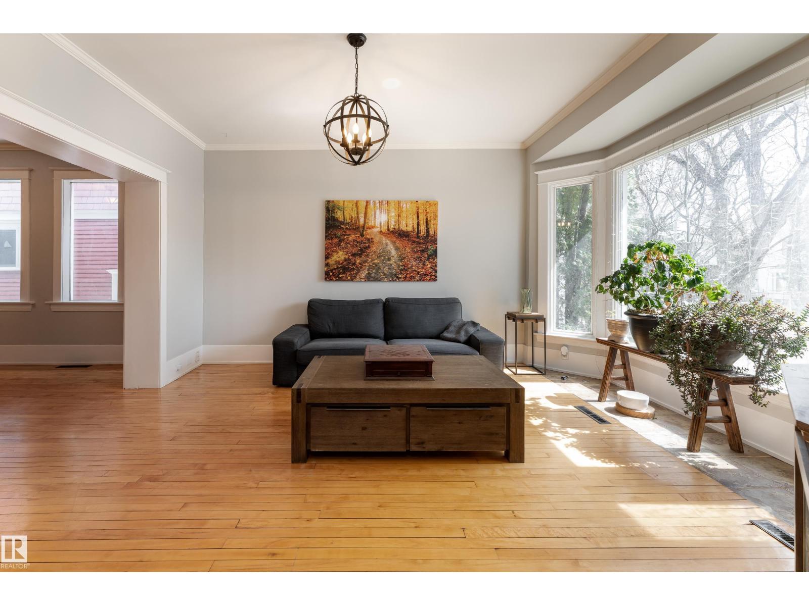 10956 81 AV NW - 6