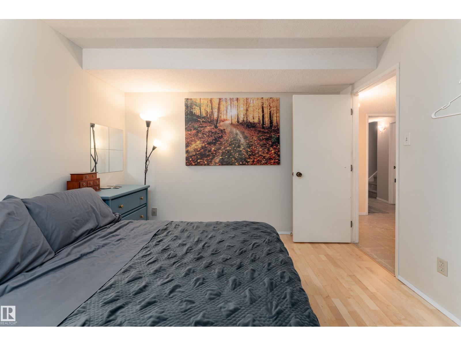 10956 81 AV NW - 39