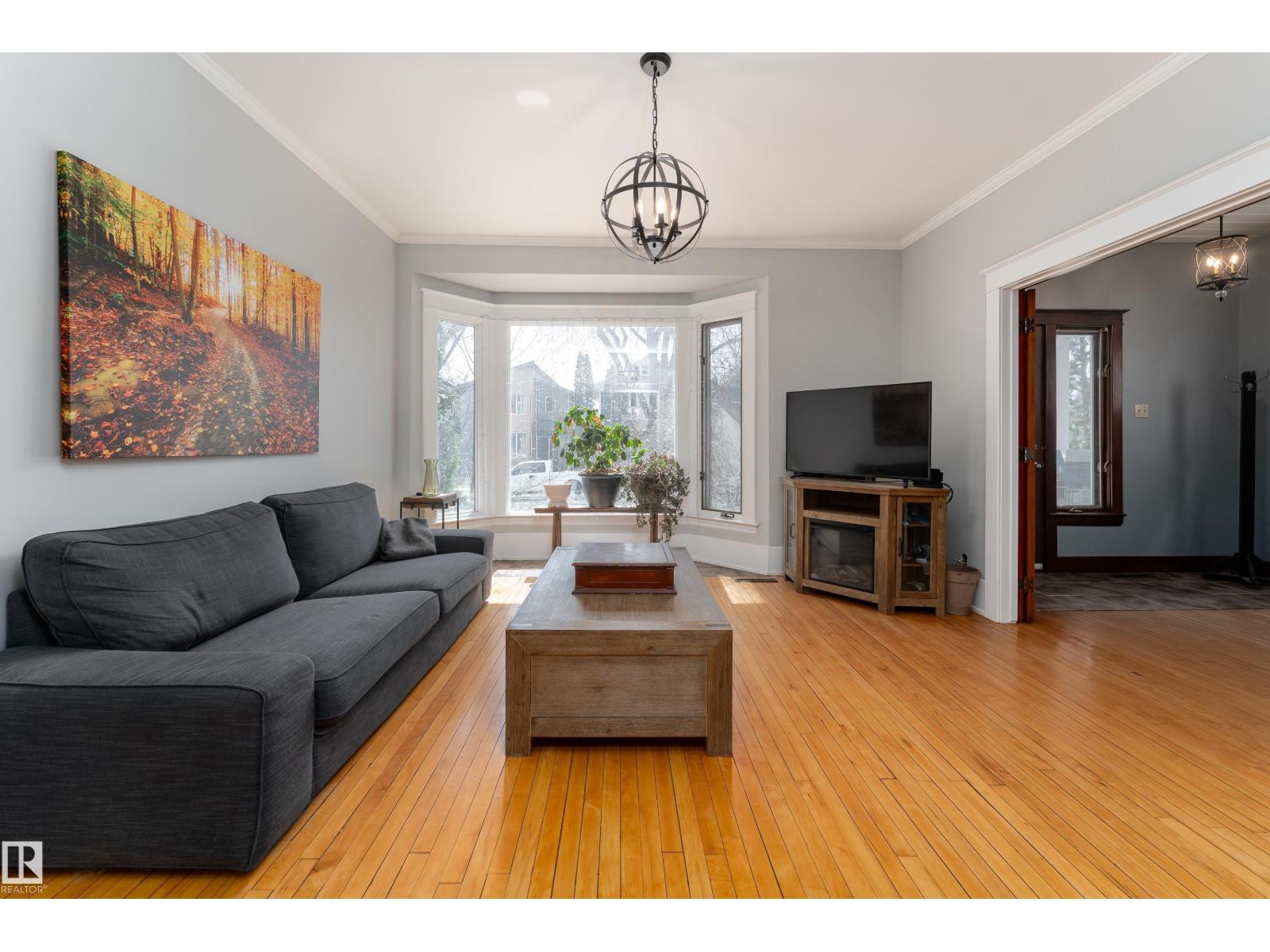 10956 81 AV NW - 7