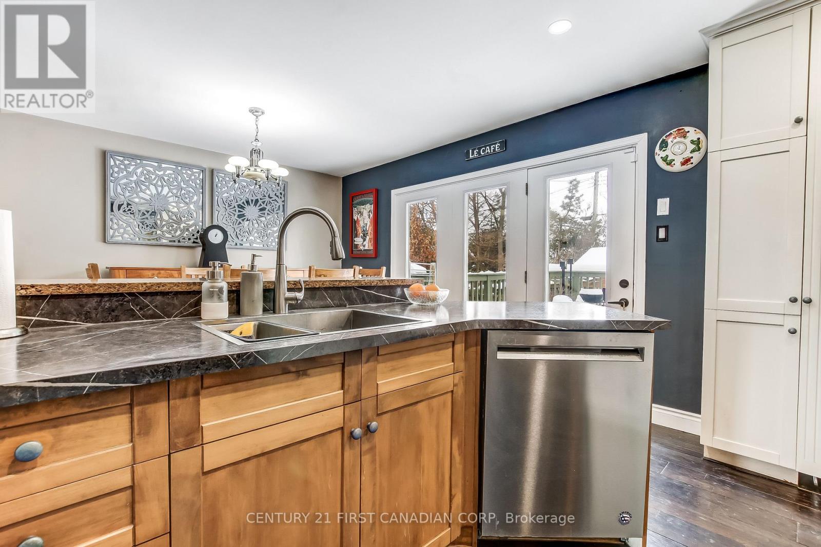 276 SOUTHCREST DRIVE - 13