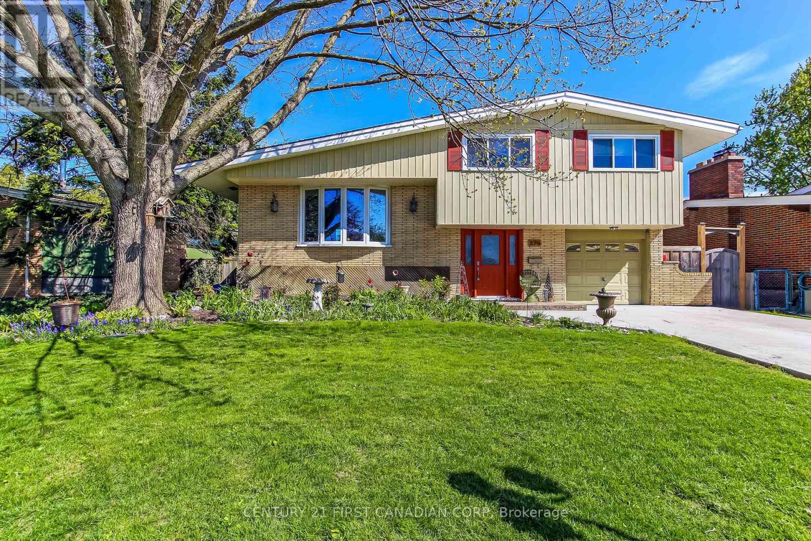 276 SOUTHCREST DRIVE - Image 2