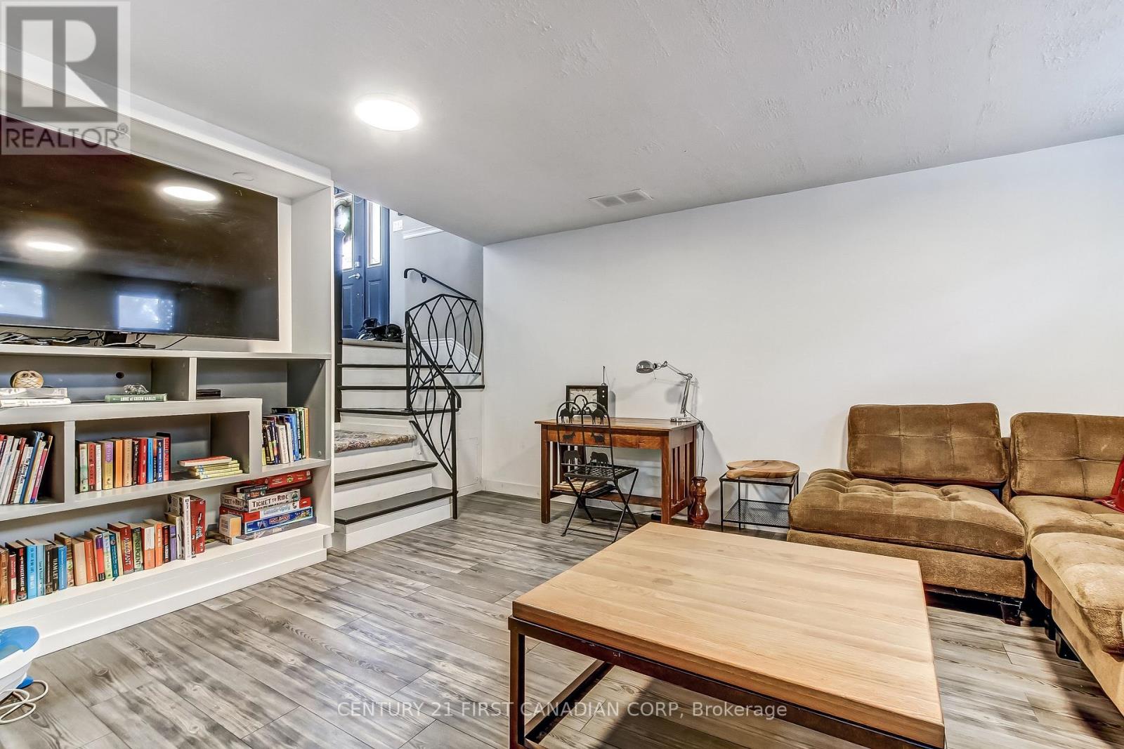 276 SOUTHCREST DRIVE - 25