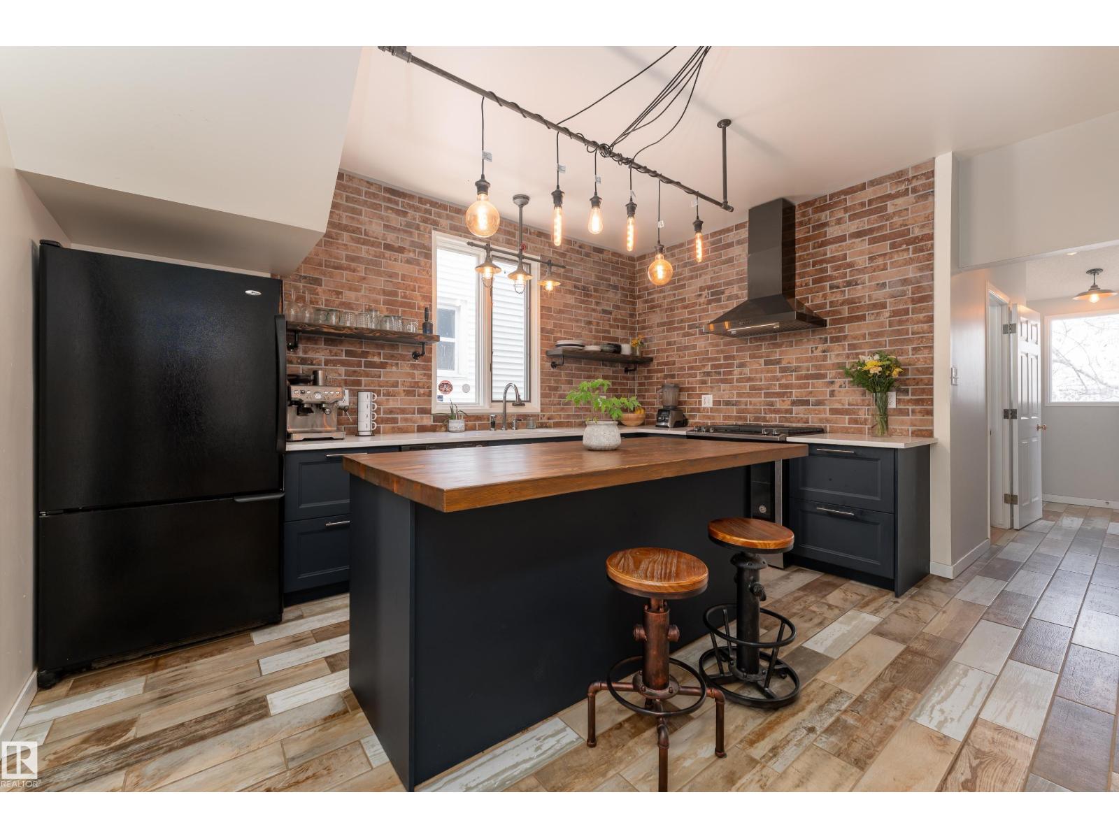 10956 81 AV NW - 11