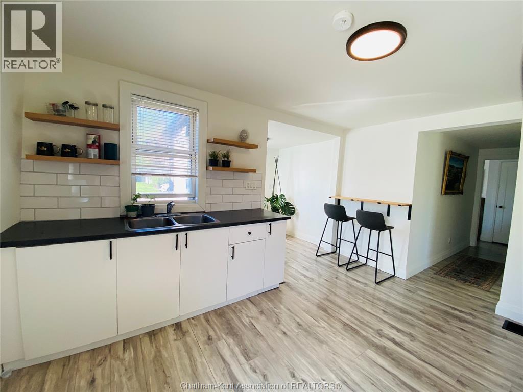 21023 Charing Cross ROAD - Image 4