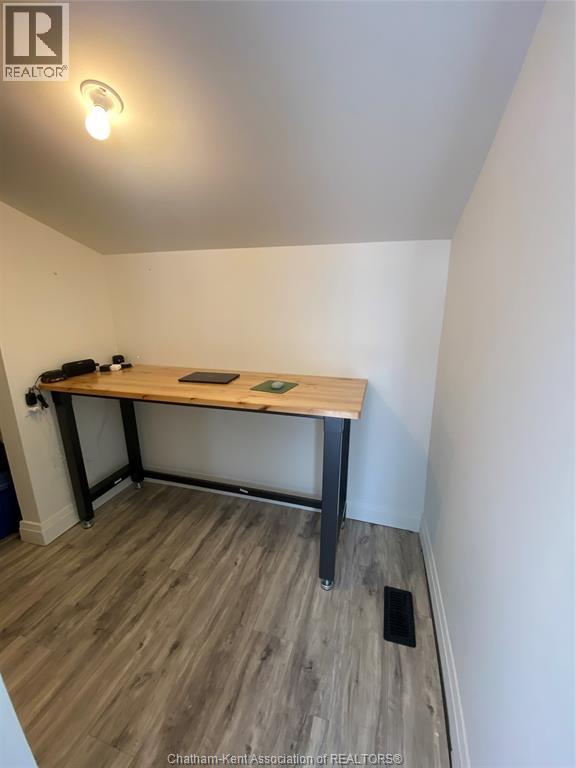 21023 Charing Cross ROAD - Image 6