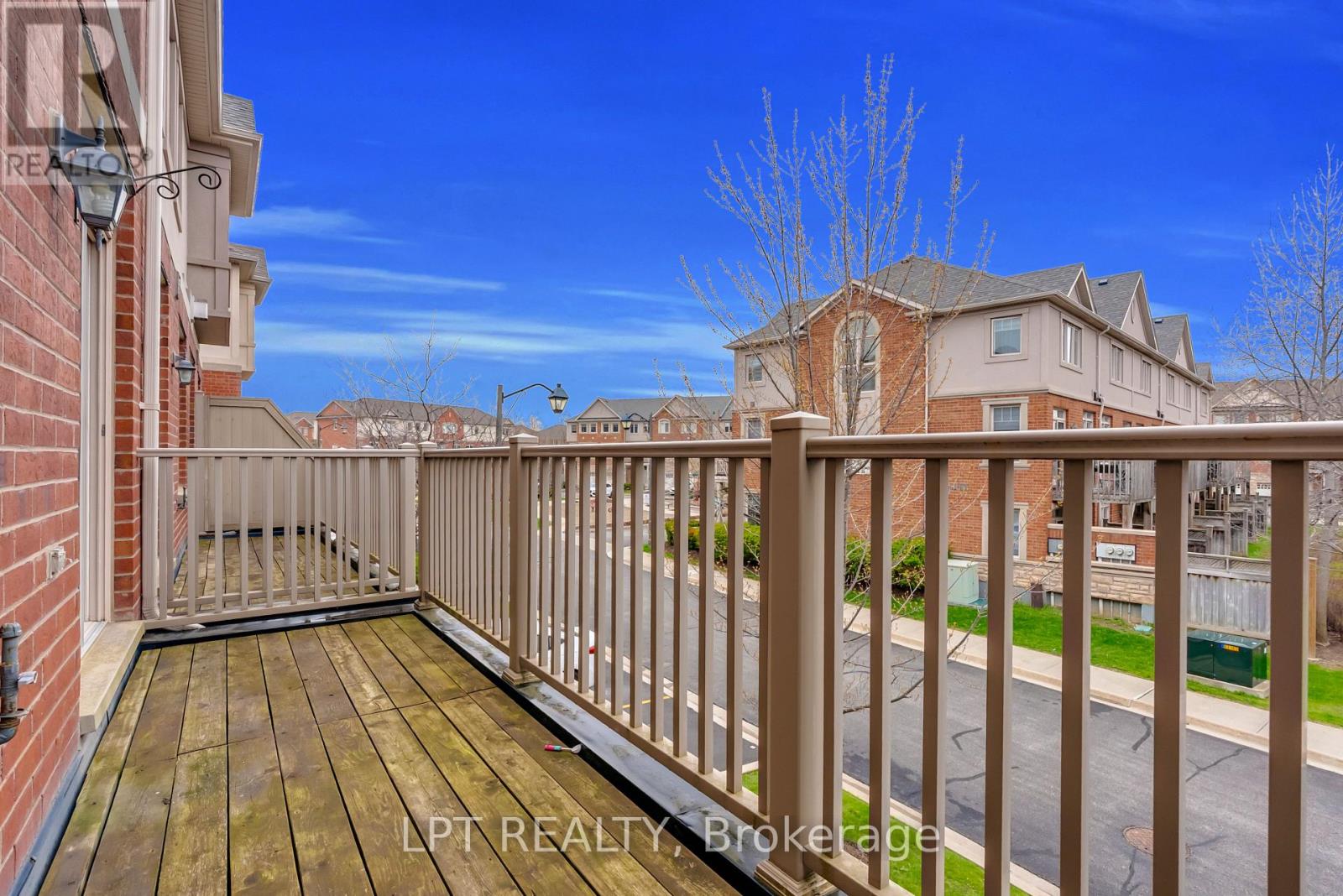 #4 3215 THOMAS STREET - 26