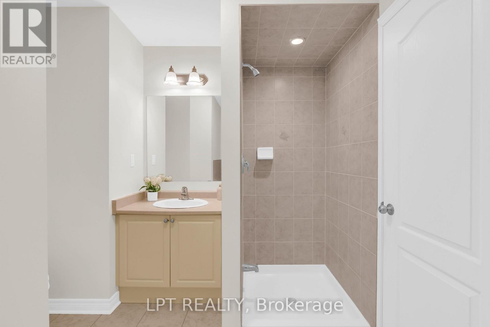 #4 3215 THOMAS STREET - 33