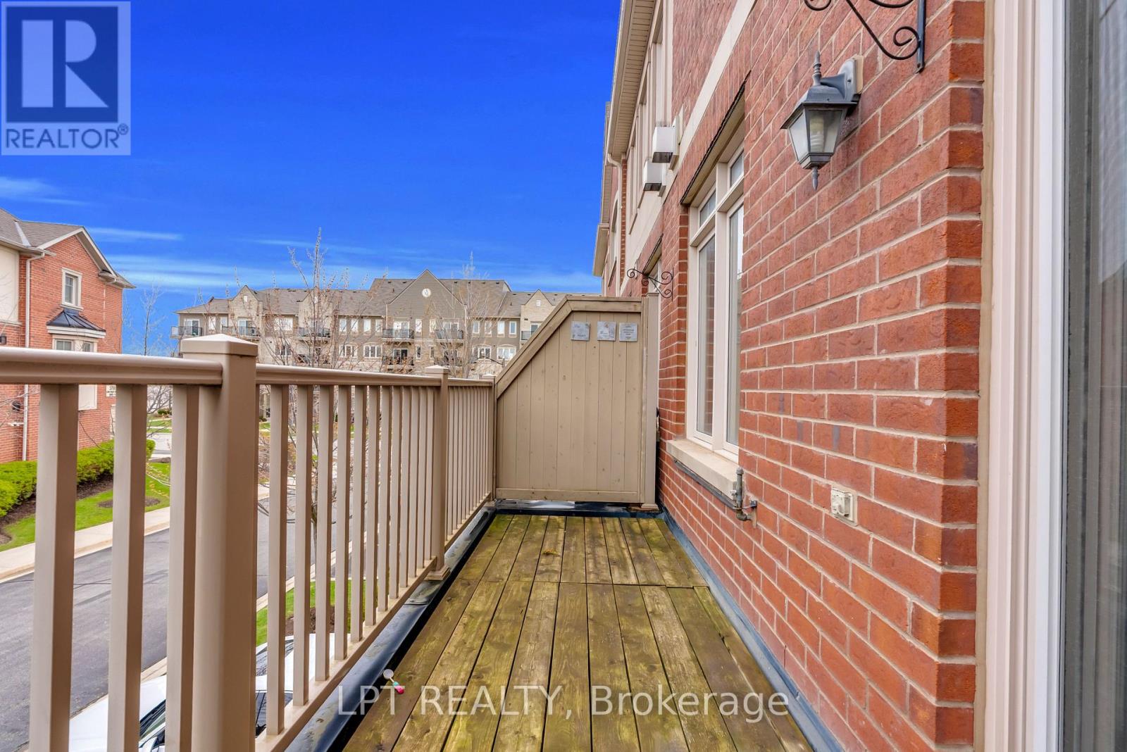 #4 3215 THOMAS STREET - 25