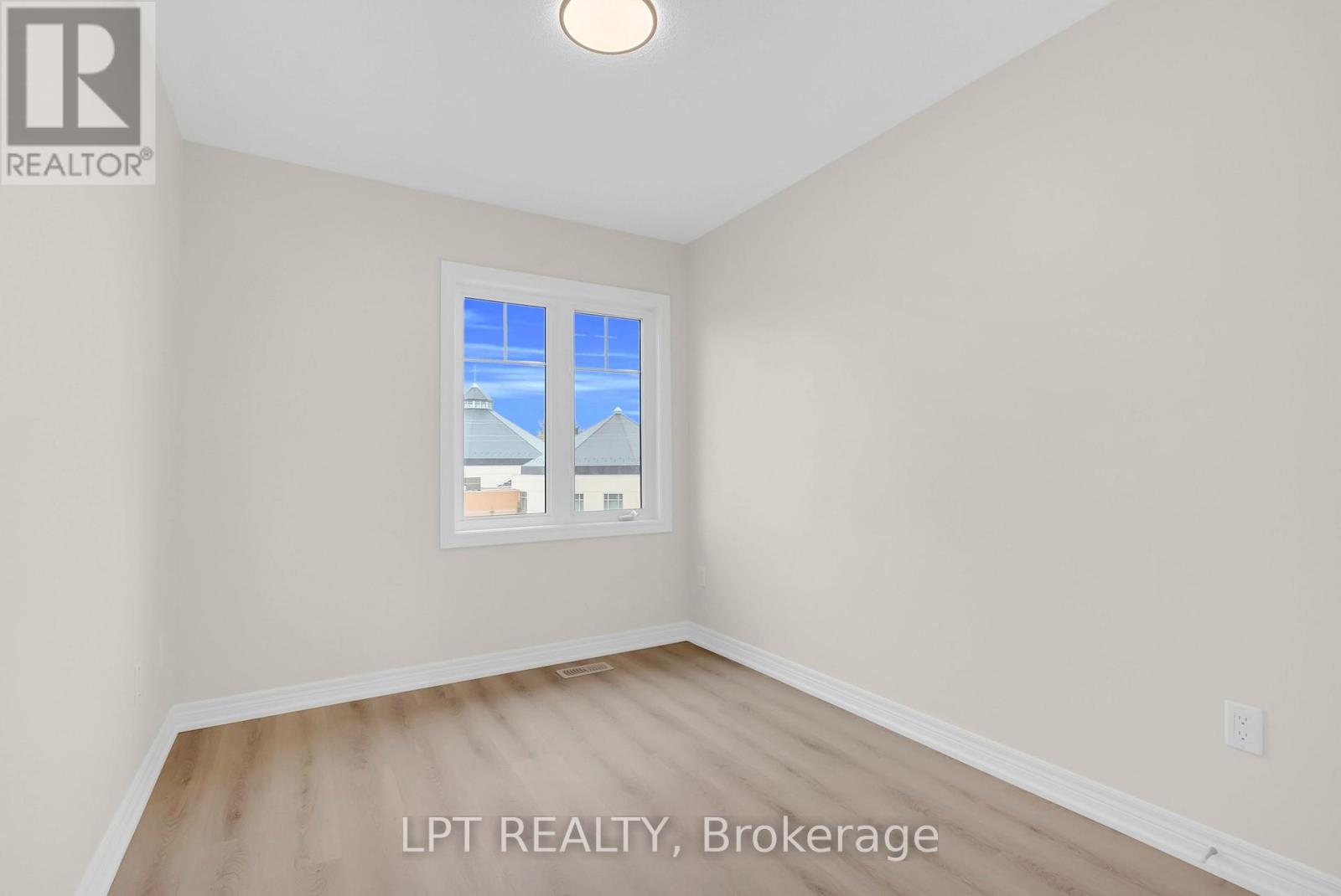 #4 3215 THOMAS STREET - 37