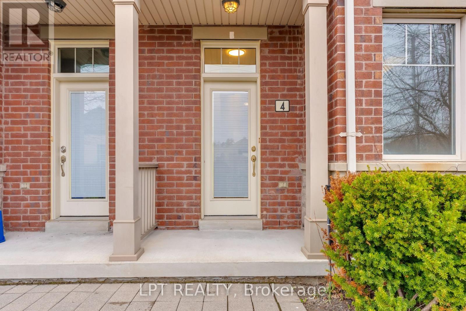 #4 3215 THOMAS STREET - 44