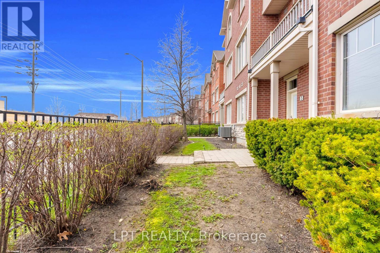 #4 3215 THOMAS STREET - 46