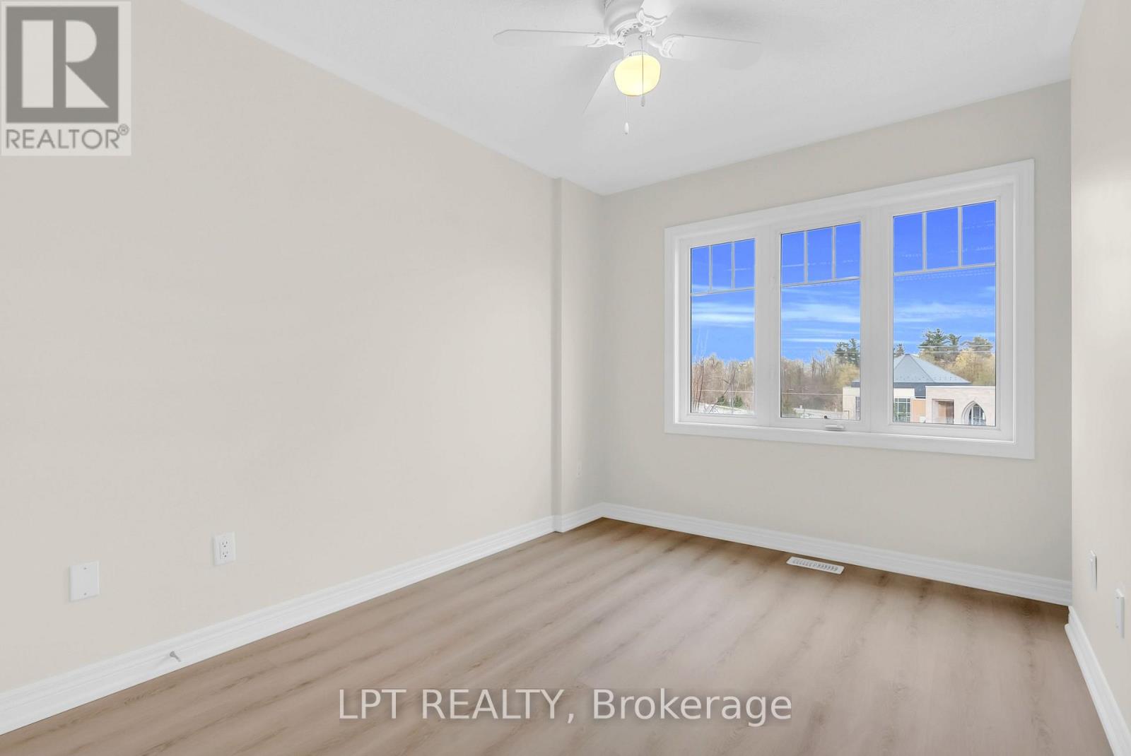 #4 3215 THOMAS STREET - 41