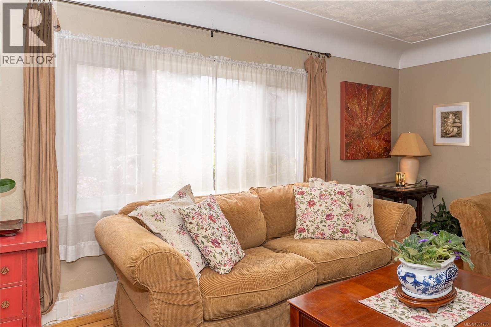  864 Selkirk Avenue, Esquimalt
