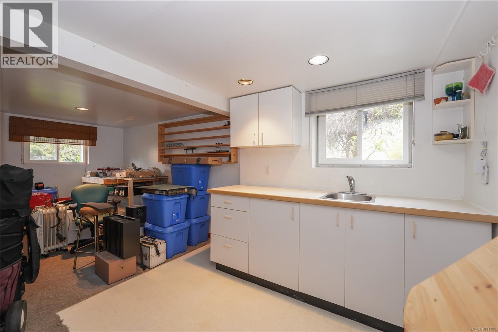  864 Selkirk Avenue, Esquimalt