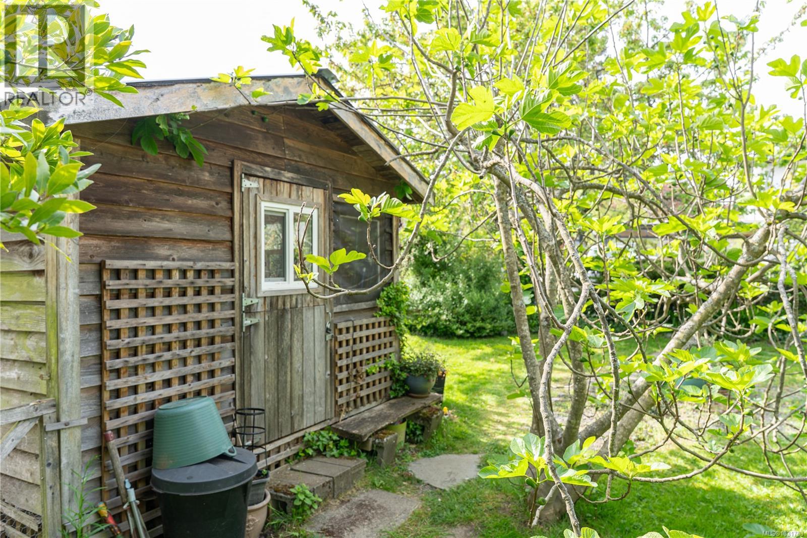  864 Selkirk Avenue, Esquimalt