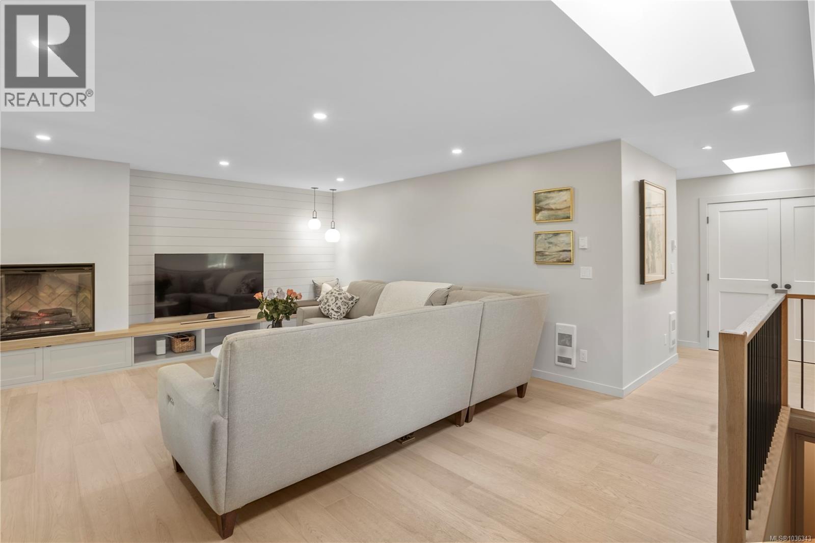 1071 Hyacinth Ave - 5