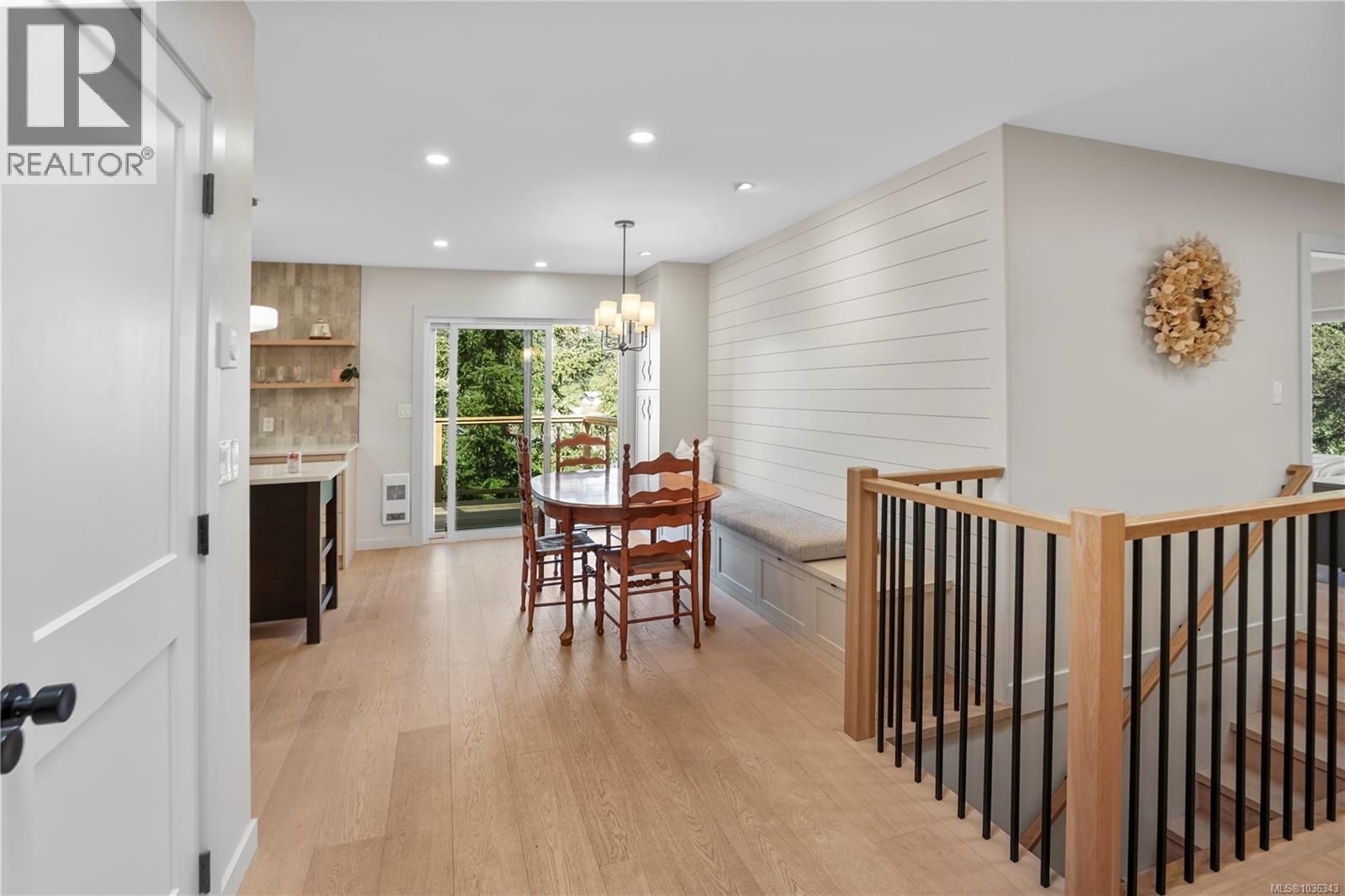  1071 Hyacinth Avenue, Saanich