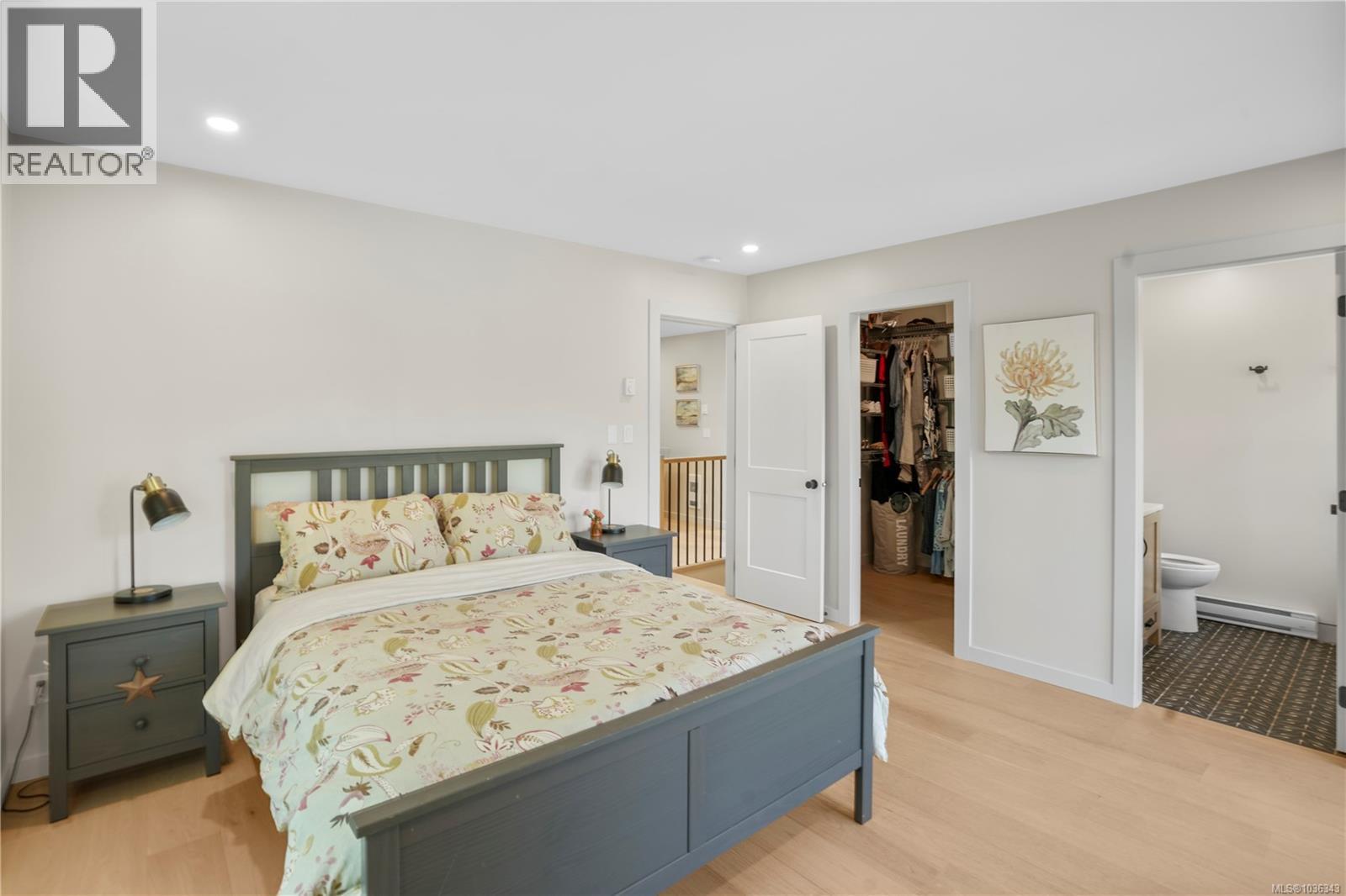  1071 Hyacinth Avenue, Saanich