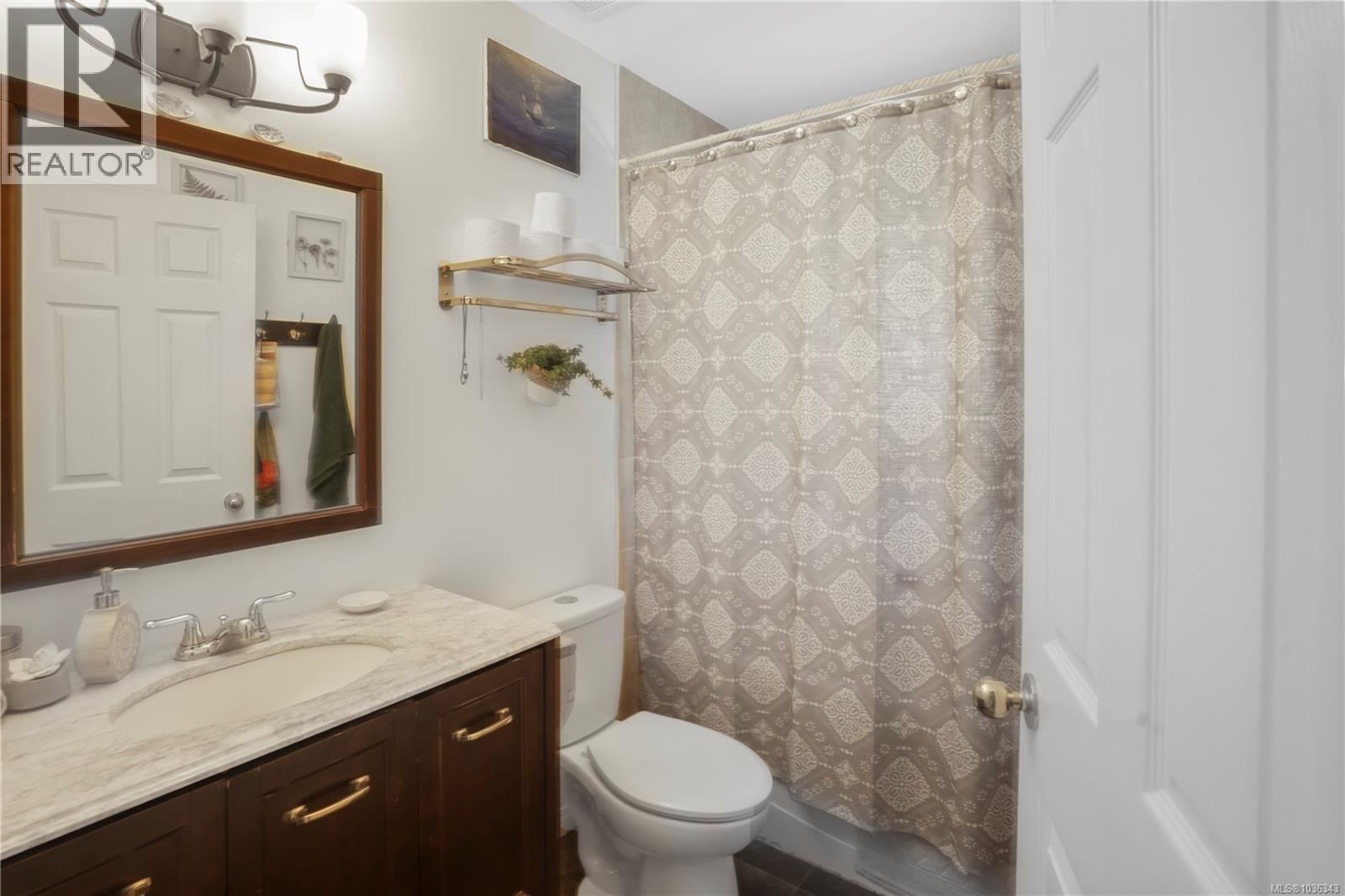  1071 Hyacinth Avenue, Saanich