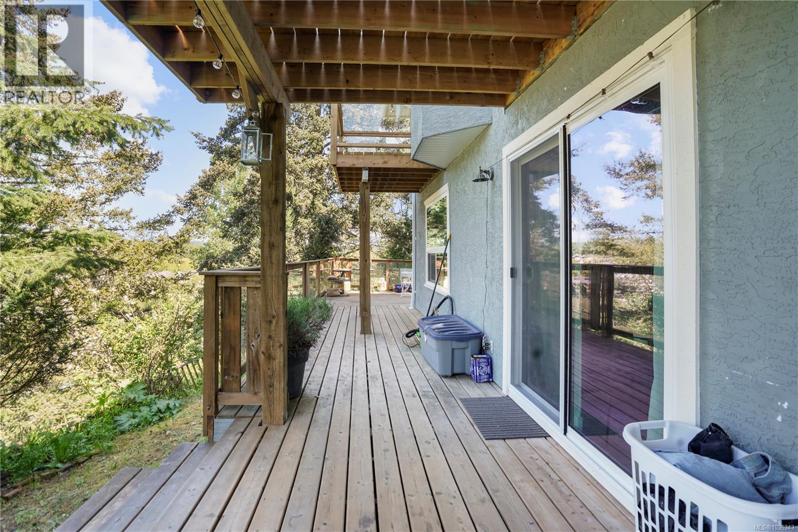  1071 Hyacinth Avenue, Saanich