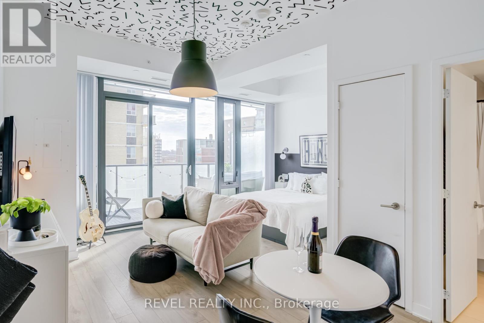 #609 185 ROEHAMPTON AVENUE - 2