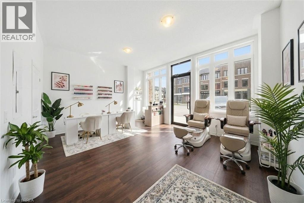 #107 585 COLBORNE Street - 5