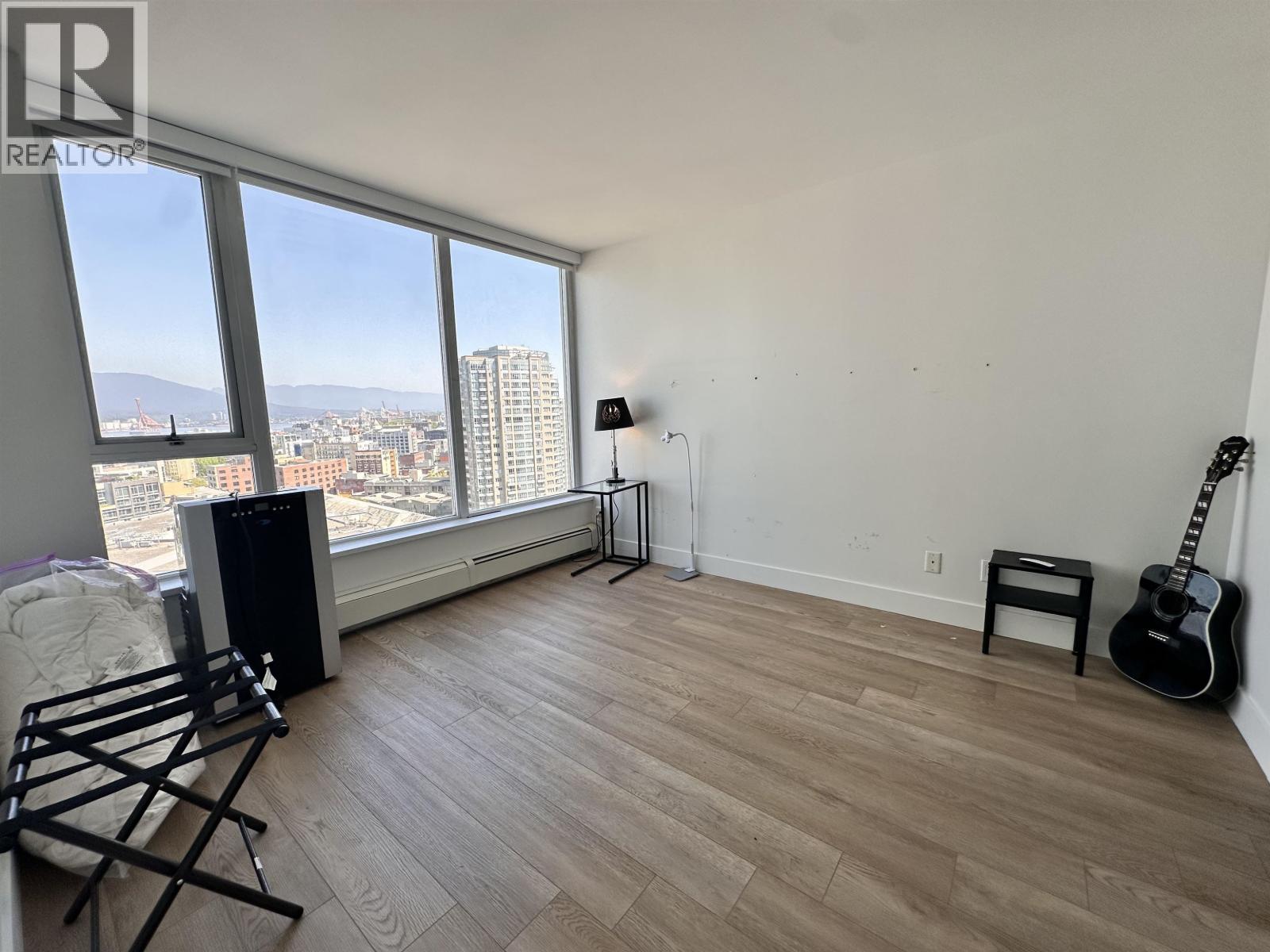2203 188 KEEFER PLACE — photo 2