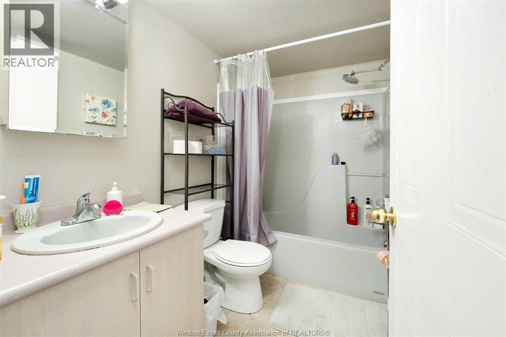 #206 3000 SANDWICH STREET - 23