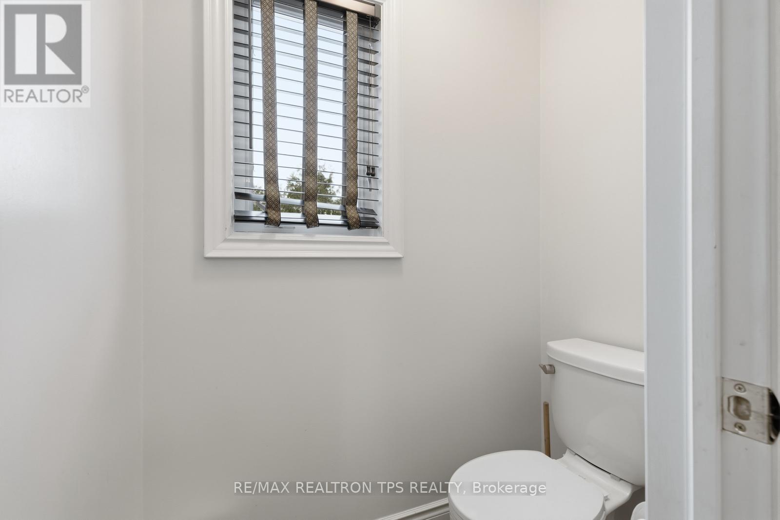 555 KINGSFIELD LOOP - 24