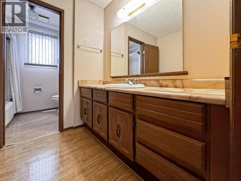4504 45 Street - Photo 9